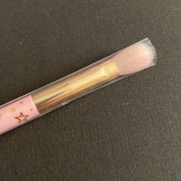 Too faced blender brush - Picture 3 of 3